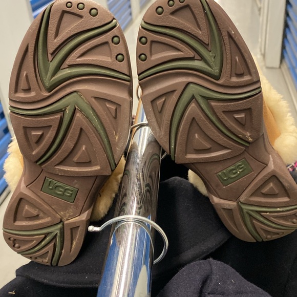 SUNBURST UGGS, Size 8, Great condition outside the repaired rip that was fixed. - Picture 11 of 15